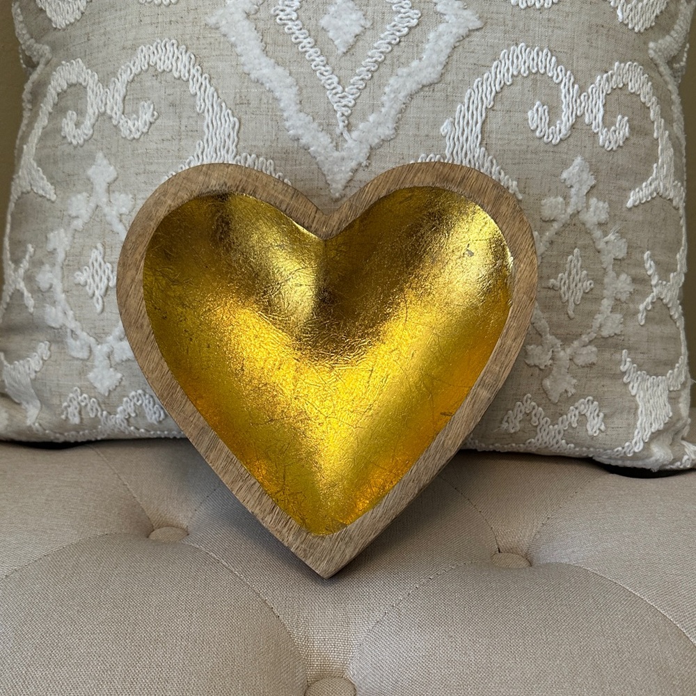 NWOT Mango Wood Gold Leaf Heart-Shaped Decorative Bowl